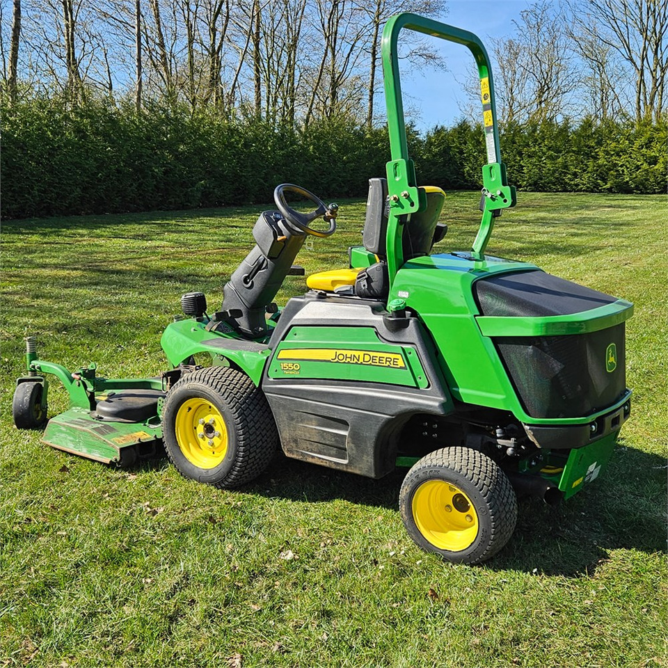 John Deere 1550 TerrainCut - Máy cắt cỏ vườn: hình 3 John Deere 1550 TerrainCut - Máy cắt cỏ vườn: hình 3