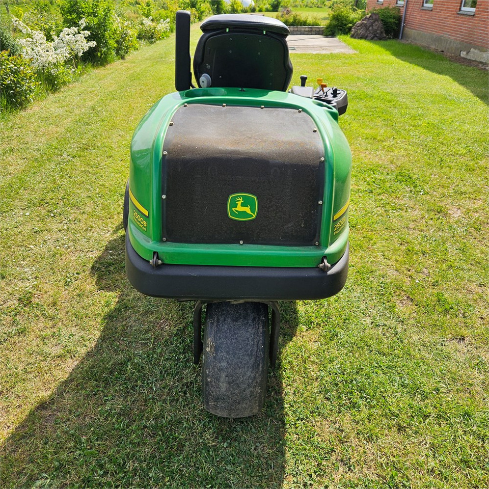 John Deere 2500B PrecisionCut - Máy cắt cỏ vườn: hình 5 John Deere 2500B PrecisionCut - Máy cắt cỏ vườn: hình 5