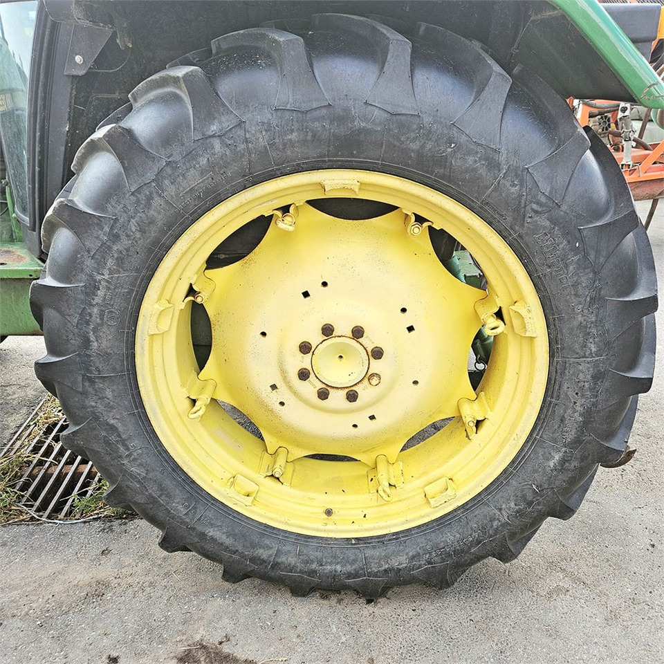 Máy cày John Deere 2850 MFWD: hình 49 Máy cày John Deere 2850 MFWD: hình 49