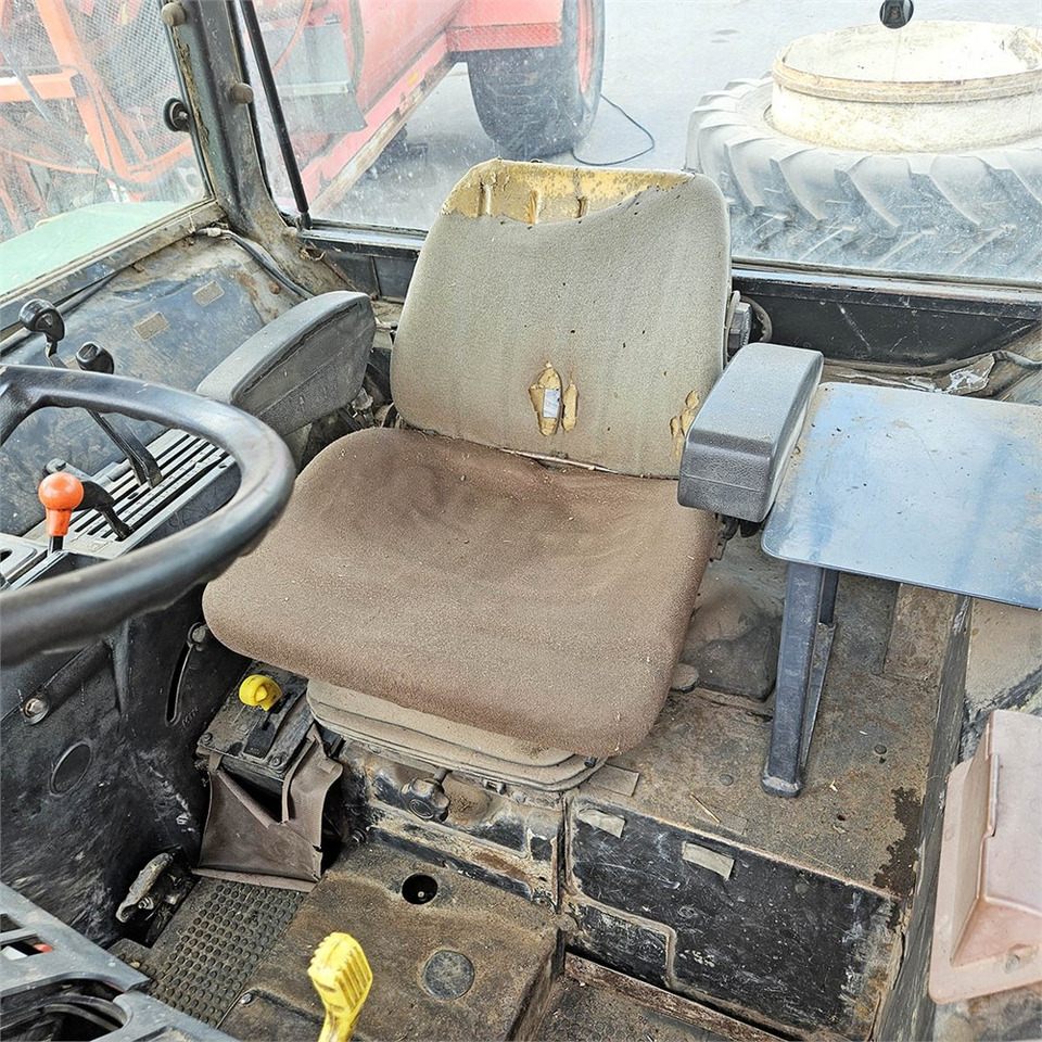 Máy cày John Deere 2850 MFWD: hình 10 Máy cày John Deere 2850 MFWD: hình 10