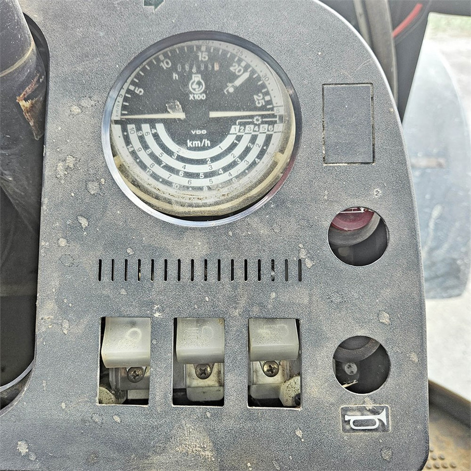 Máy cày John Deere 2850 MFWD: hình 16 Máy cày John Deere 2850 MFWD: hình 16