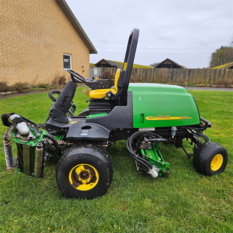 John Deere 3235C - Máy cắt cỏ vườn: hình 4 John Deere 3235C - Máy cắt cỏ vườn: hình 4
