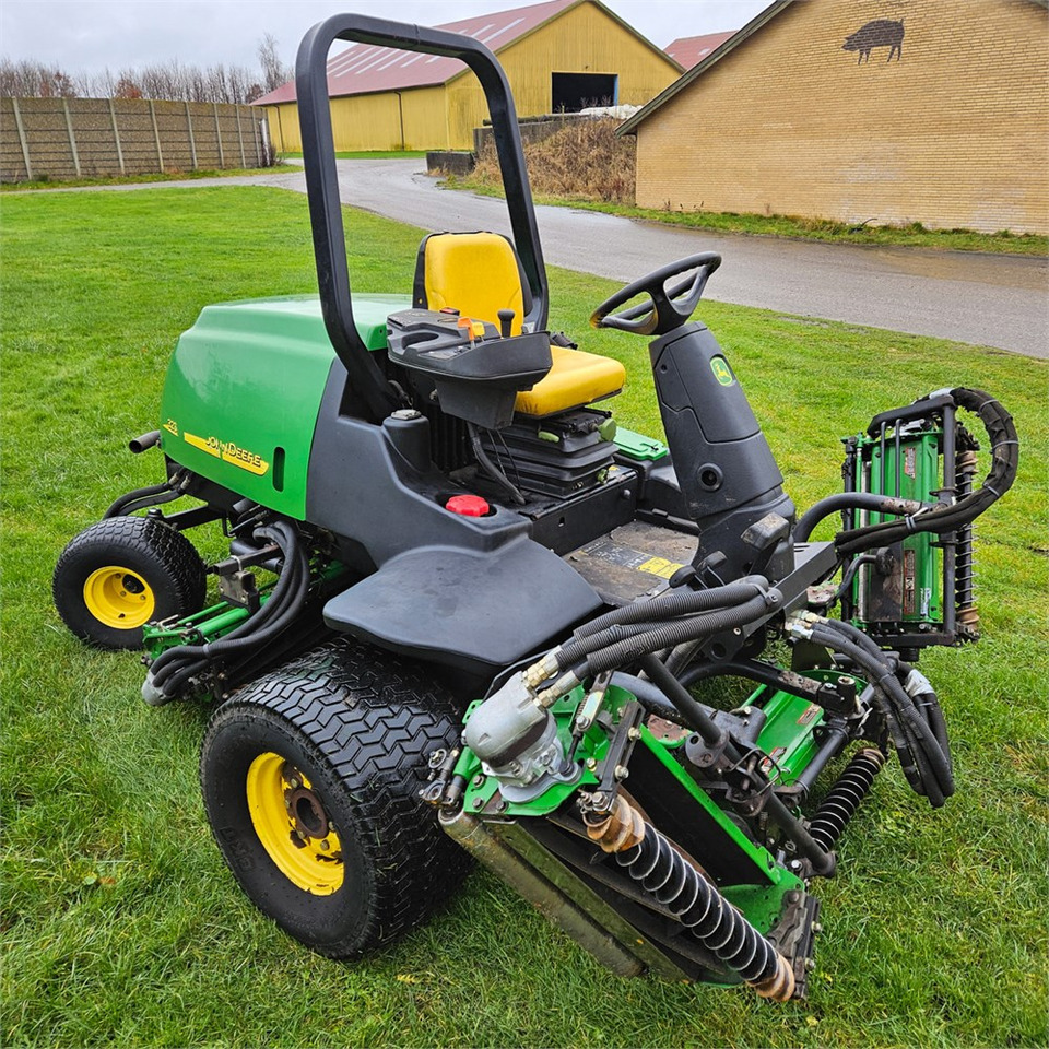 John Deere 3235C - Máy cắt cỏ vườn: hình 1 John Deere 3235C - Máy cắt cỏ vườn: hình 1
