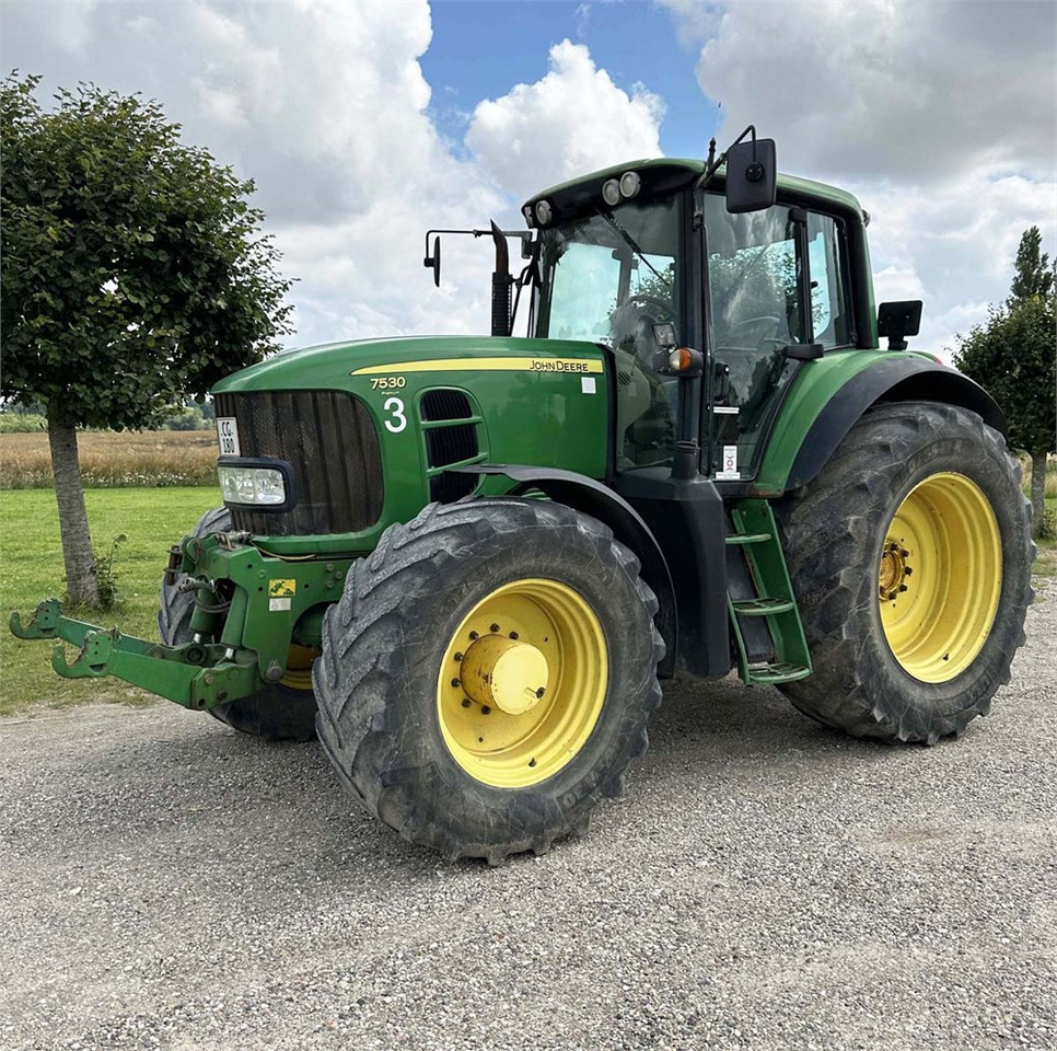 John Deere 7530 - Máy cày: hình 1 John Deere 7530 - Máy cày: hình 1