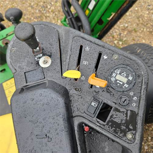 Máy cắt cỏ vườn John Deere 7700 Precisioncut: hình 10 Máy cắt cỏ vườn John Deere 7700 Precisioncut: hình 10