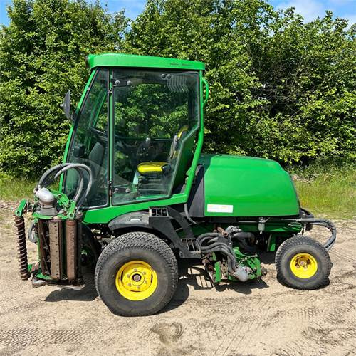 John Deere 8700 PC FM - Máy cắt cỏ vườn: hình 2 John Deere 8700 PC FM - Máy cắt cỏ vườn: hình 2
