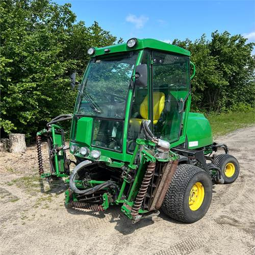 John Deere 8700 PC FM - Máy cắt cỏ vườn: hình 1 John Deere 8700 PC FM - Máy cắt cỏ vườn: hình 1