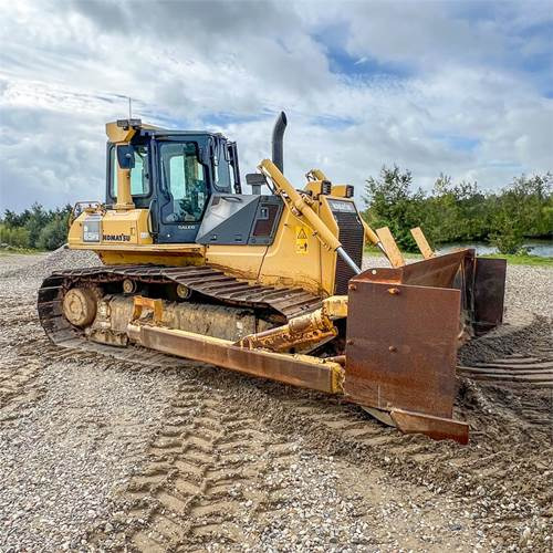 Komatsu D65 PX-15 EO - Máy ủi: hình 1 Komatsu D65 PX-15 EO - Máy ủi: hình 1