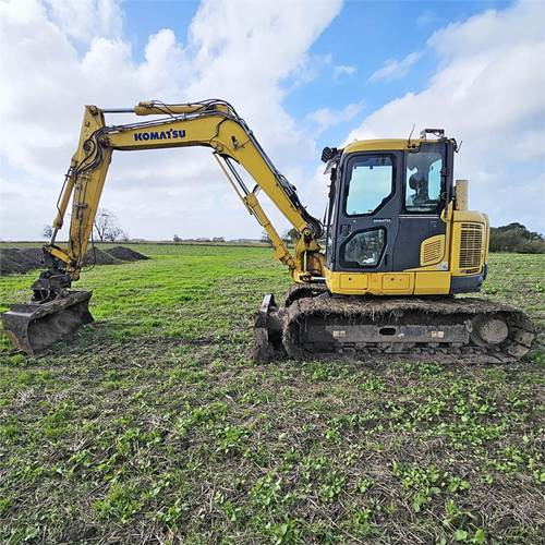 Komatsu FC118 MR-8 - Máy xúc bánh xích: hình 1 Komatsu FC118 MR-8 - Máy xúc bánh xích: hình 1