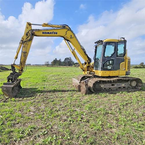 Komatsu FC118 MR-8 - Máy xúc bánh xích: hình 2 Komatsu FC118 MR-8 - Máy xúc bánh xích: hình 2