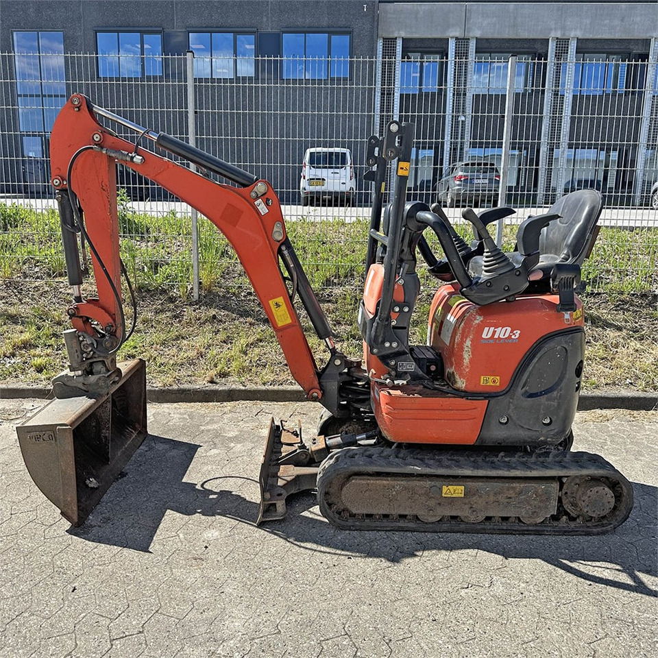 Kubota U10-3 - Máy xúc mini: hình 3 Kubota U10-3 - Máy xúc mini: hình 3