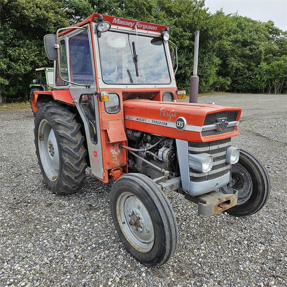 Massey Ferguson MF135 - Máy cày: hình 1 Massey Ferguson MF135 - Máy cày: hình 1
