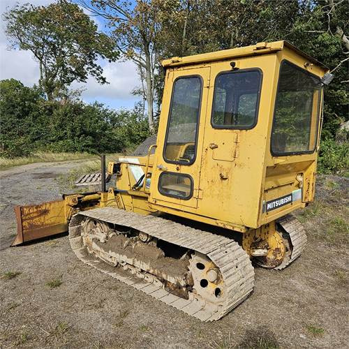 Mitsubishi BD2G - Máy ủi: hình 3 Mitsubishi BD2G - Máy ủi: hình 3