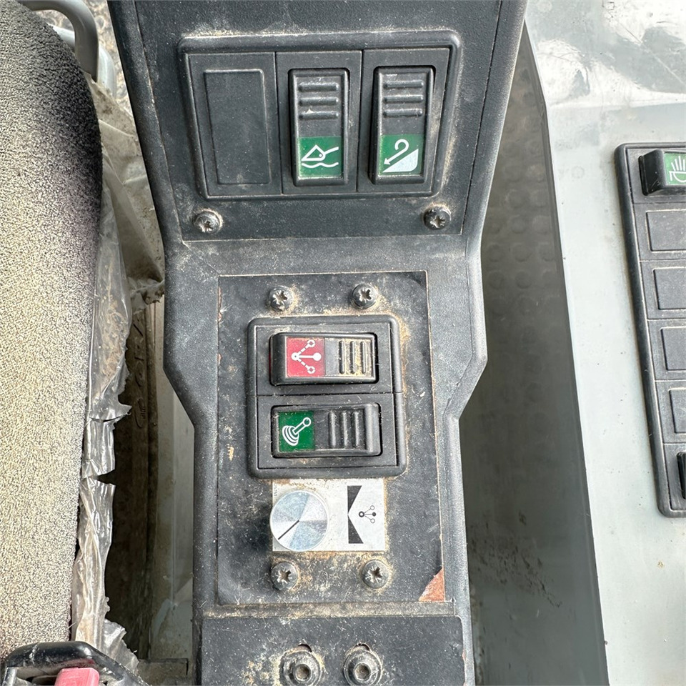 Máy xúc lật bánh lốp Paus Lader RL655: hình 14
