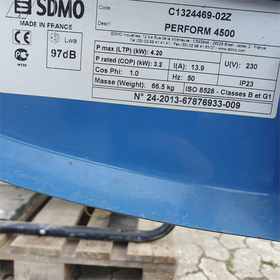 SDMO 4500 - Bộ phát điện: hình 4 SDMO 4500 - Bộ phát điện: hình 4