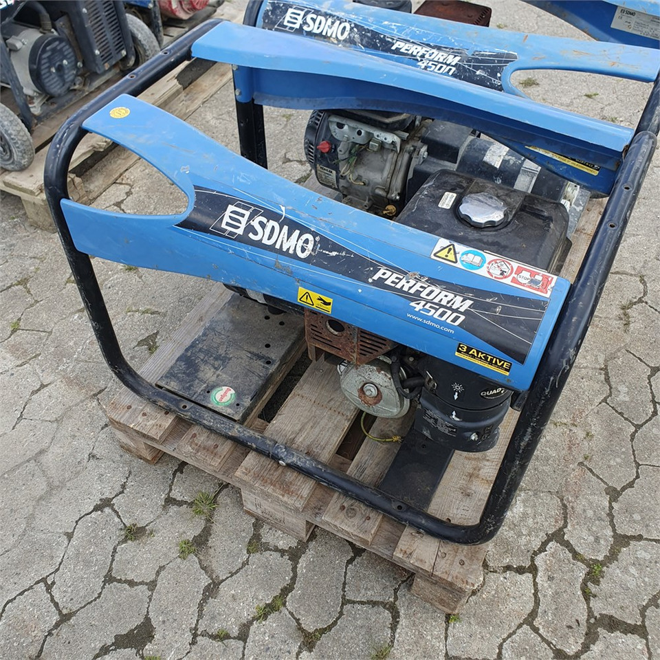 SDMO 4500 - Bộ phát điện: hình 2 SDMO 4500 - Bộ phát điện: hình 2