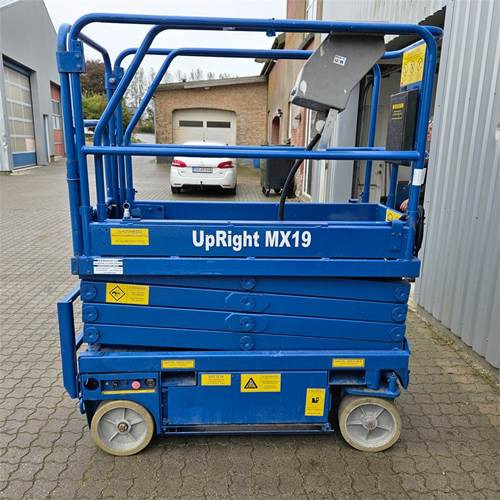 UpRight MX19 - Máy nâng người hình kéo: hình 1 UpRight MX19 - Máy nâng người hình kéo: hình 1