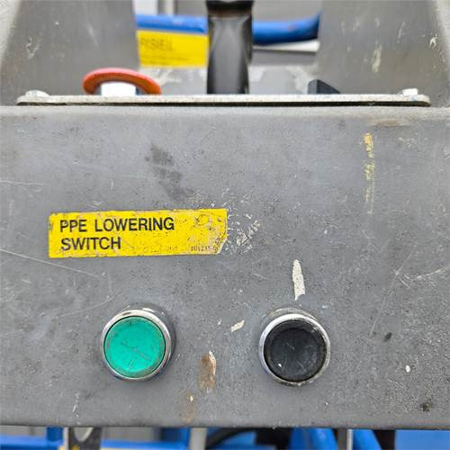 UpRight MX19 - Máy nâng người hình kéo: hình 4 UpRight MX19 - Máy nâng người hình kéo: hình 4