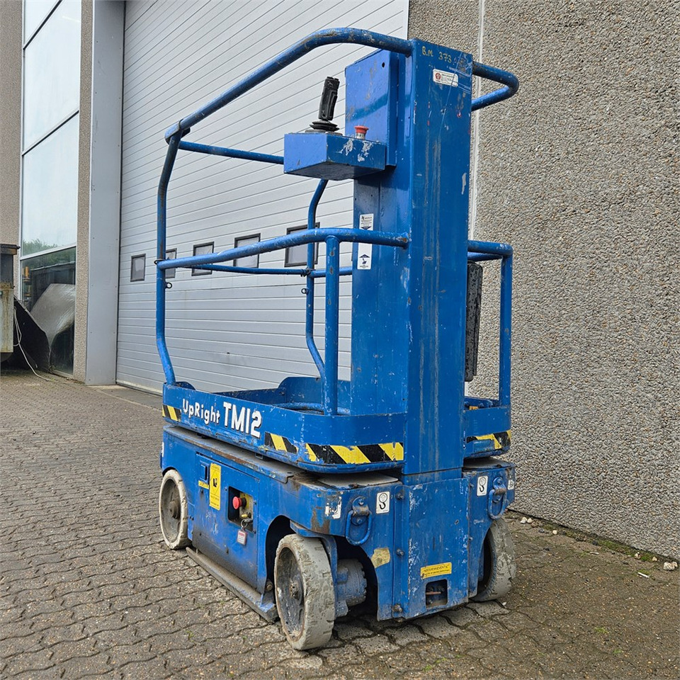 UpRight TM12 - Máy nâng người hình kéo: hình 4 UpRight TM12 - Máy nâng người hình kéo: hình 4