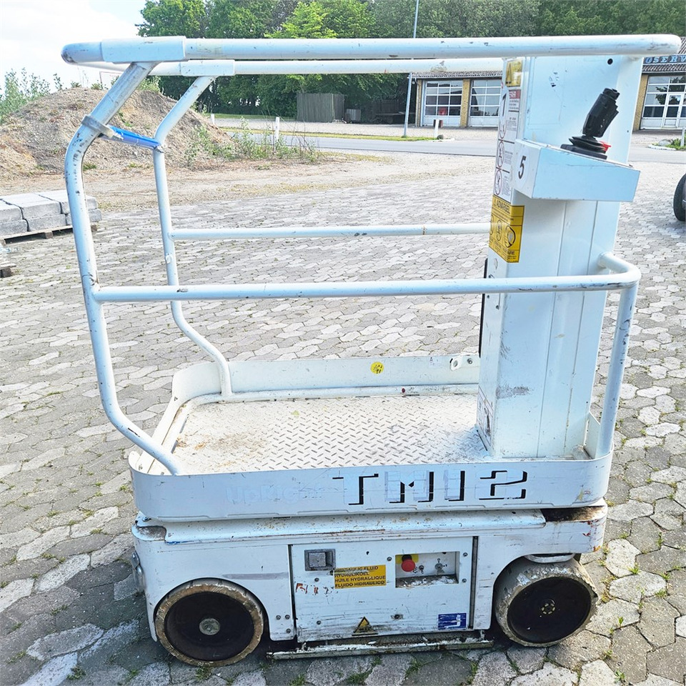 UpRight TM12 - Máy nâng người thẳng đứng: hình 5 UpRight TM12 - Máy nâng người thẳng đứng: hình 5