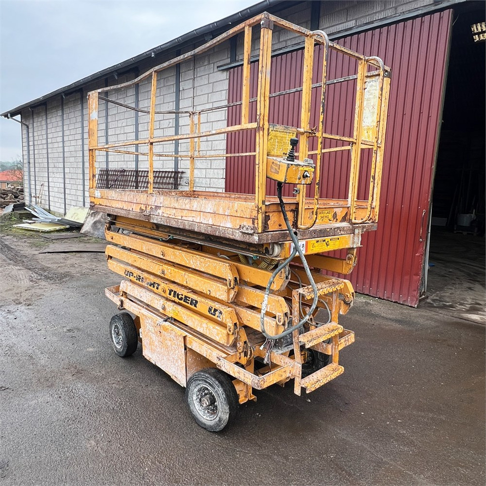 UpRight Tiger F5024-01 - Máy nâng người hình kéo: hình 2 UpRight Tiger F5024-01 - Máy nâng người hình kéo: hình 2