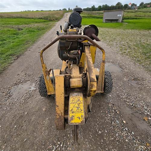 Vermeer SC252 - Máy tiện gốc cây: hình 4 Vermeer SC252 - Máy tiện gốc cây: hình 4