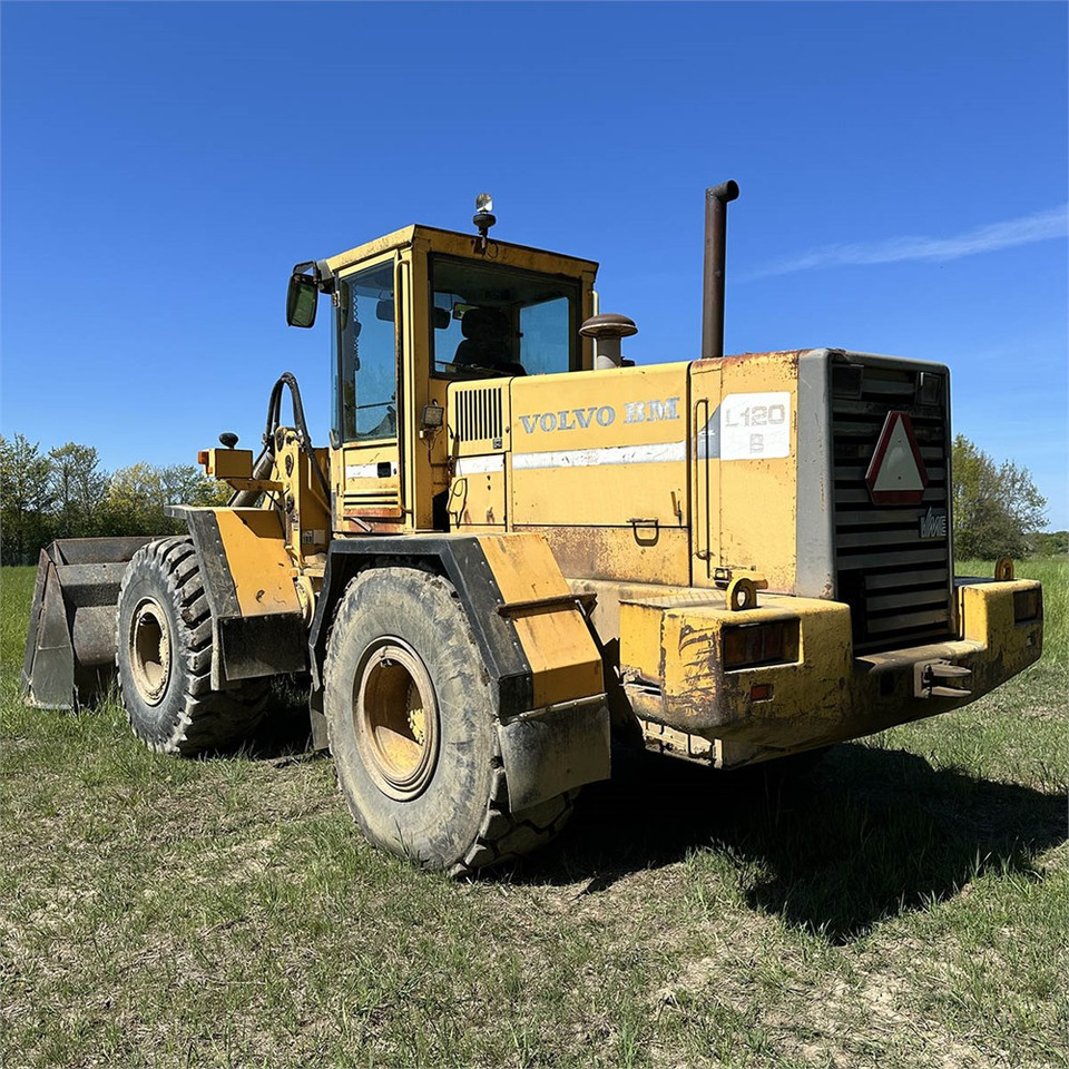 Volvo L120 - Máy xúc lật bánh lốp: hình 4 Volvo L120 - Máy xúc lật bánh lốp: hình 4