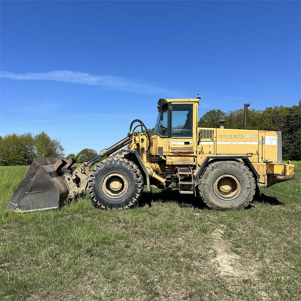 Volvo L120 - Máy xúc lật bánh lốp: hình 3 Volvo L120 - Máy xúc lật bánh lốp: hình 3
