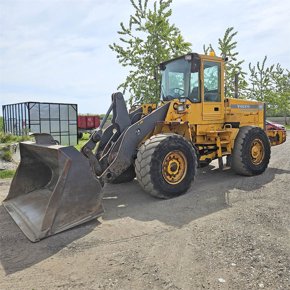 Volvo L90C - Máy xúc lật bánh lốp: hình 1 Volvo L90C - Máy xúc lật bánh lốp: hình 1