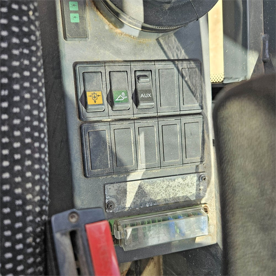 Máy xúc lật bánh lốp Wacker Neuson WL 32/RL30: hình 16
