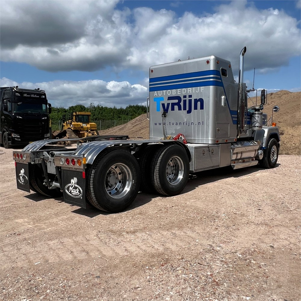 Mack Superliner - Xe đầu kéo: hình 5 Mack Superliner - Xe đầu kéo: hình 5