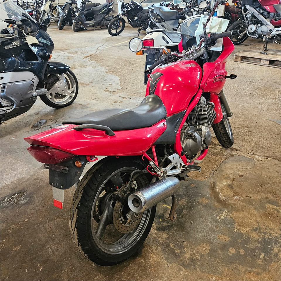 Yamaha XJ600 Diversion - Xe máy: hình 5 Yamaha XJ600 Diversion - Xe máy: hình 5