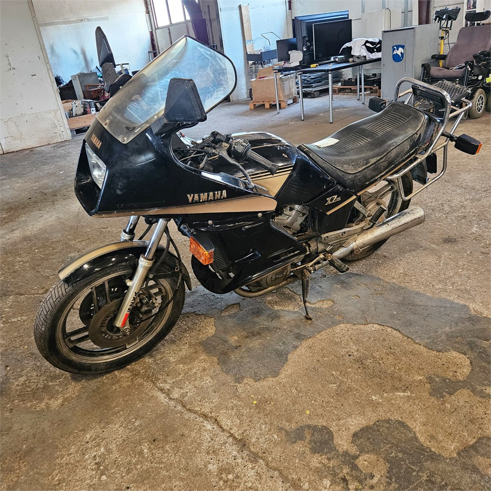 Yamaha XZ550 - Xe máy: hình 1 Yamaha XZ550 - Xe máy: hình 1
