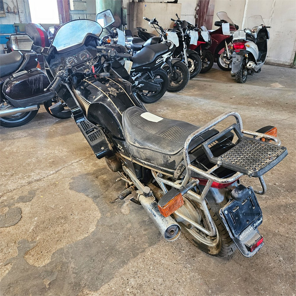 Yamaha XZ550 - Xe máy: hình 3 Yamaha XZ550 - Xe máy: hình 3