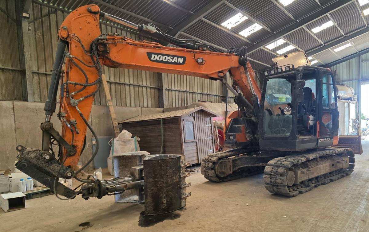 Máy xúc bánh xích Doosan DX 140LCR-5: hình 1