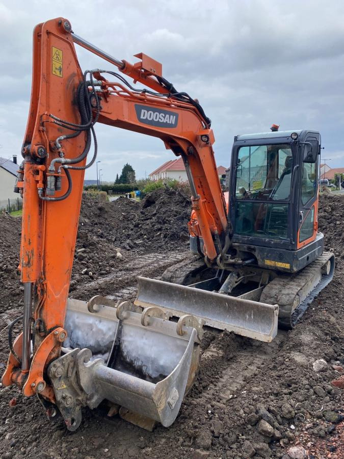 Doosan DX 62R-3 - Máy xúc mini: hình 3 Doosan DX 62R-3 - Máy xúc mini: hình 3