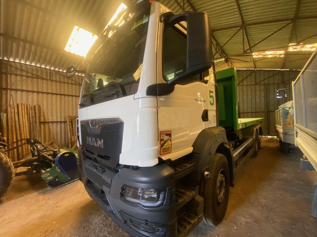 MAN TGS 26.440 - Xe tải nâng móc: hình 2 MAN TGS 26.440 - Xe tải nâng móc: hình 2