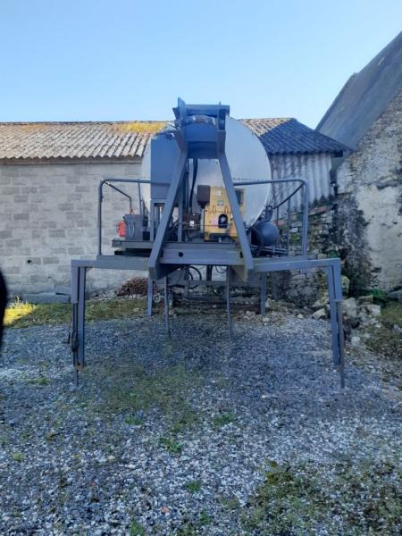 MENARD BOUILLE SUR BERCE 3000 LITRES - Máy phun nhựa đường: hình 3 MENARD BOUILLE SUR BERCE 3000 LITRES - Máy phun nhựa đường: hình 3