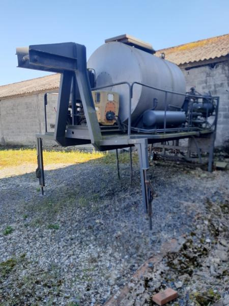 MENARD BOUILLE SUR BERCE 3000 LITRES - Máy phun nhựa đường: hình 2 MENARD BOUILLE SUR BERCE 3000 LITRES - Máy phun nhựa đường: hình 2