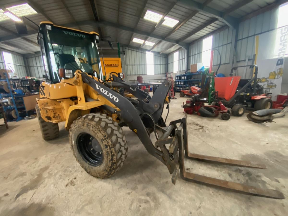 Volvo L 30 B ZX - Máy xúc lật mini gấp khúc: hình 1 Volvo L 30 B ZX - Máy xúc lật mini gấp khúc: hình 1