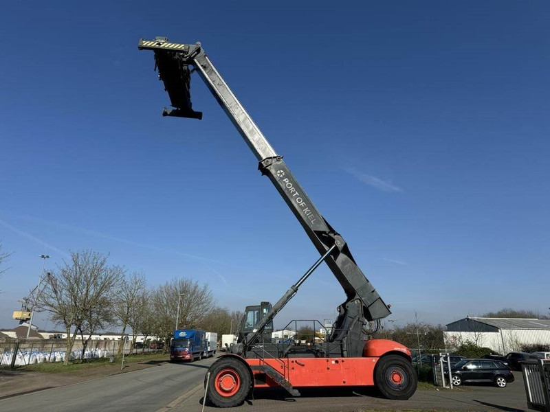 Linde C4540TL - Xe tiếp cận xếp chồng: hình 3 Linde C4540TL - Xe tiếp cận xếp chồng: hình 3