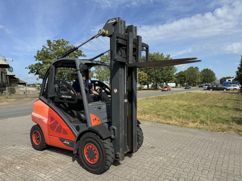 Linde H50T - Xe nâng gas: hình 2 Linde H50T - Xe nâng gas: hình 2