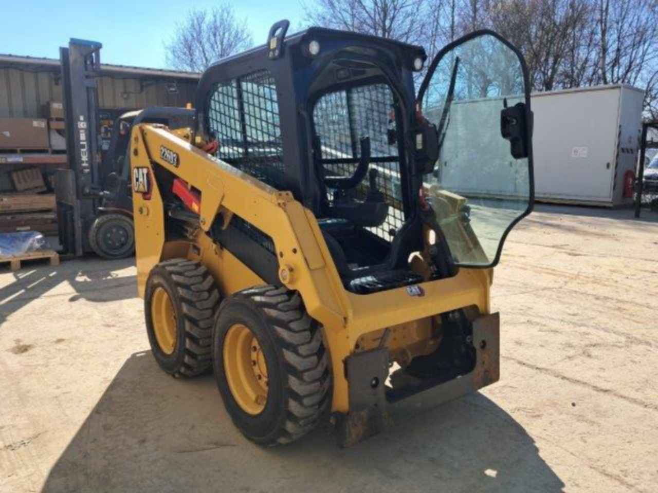 CAT 226D3 - Máy xúc lật đa năng: hình 1 CAT 226D3 - Máy xúc lật đa năng: hình 1