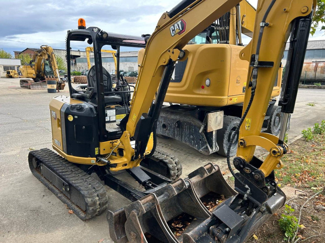 CAT 303.5 - Máy xúc bánh xích: hình 2 CAT 303.5 - Máy xúc bánh xích: hình 2
