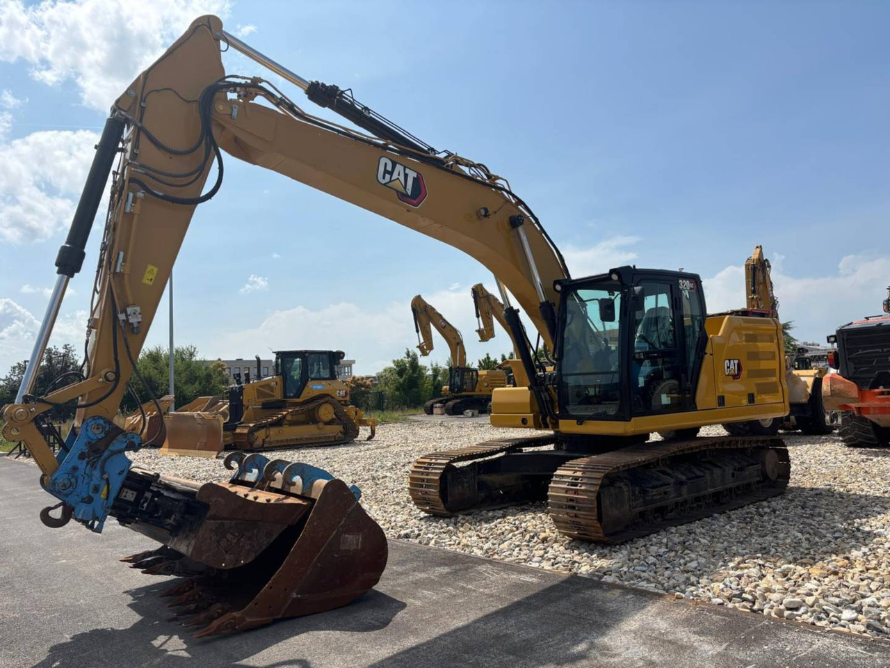 CAT 320 GC - Máy xúc bánh xích: hình 2 CAT 320 GC - Máy xúc bánh xích: hình 2