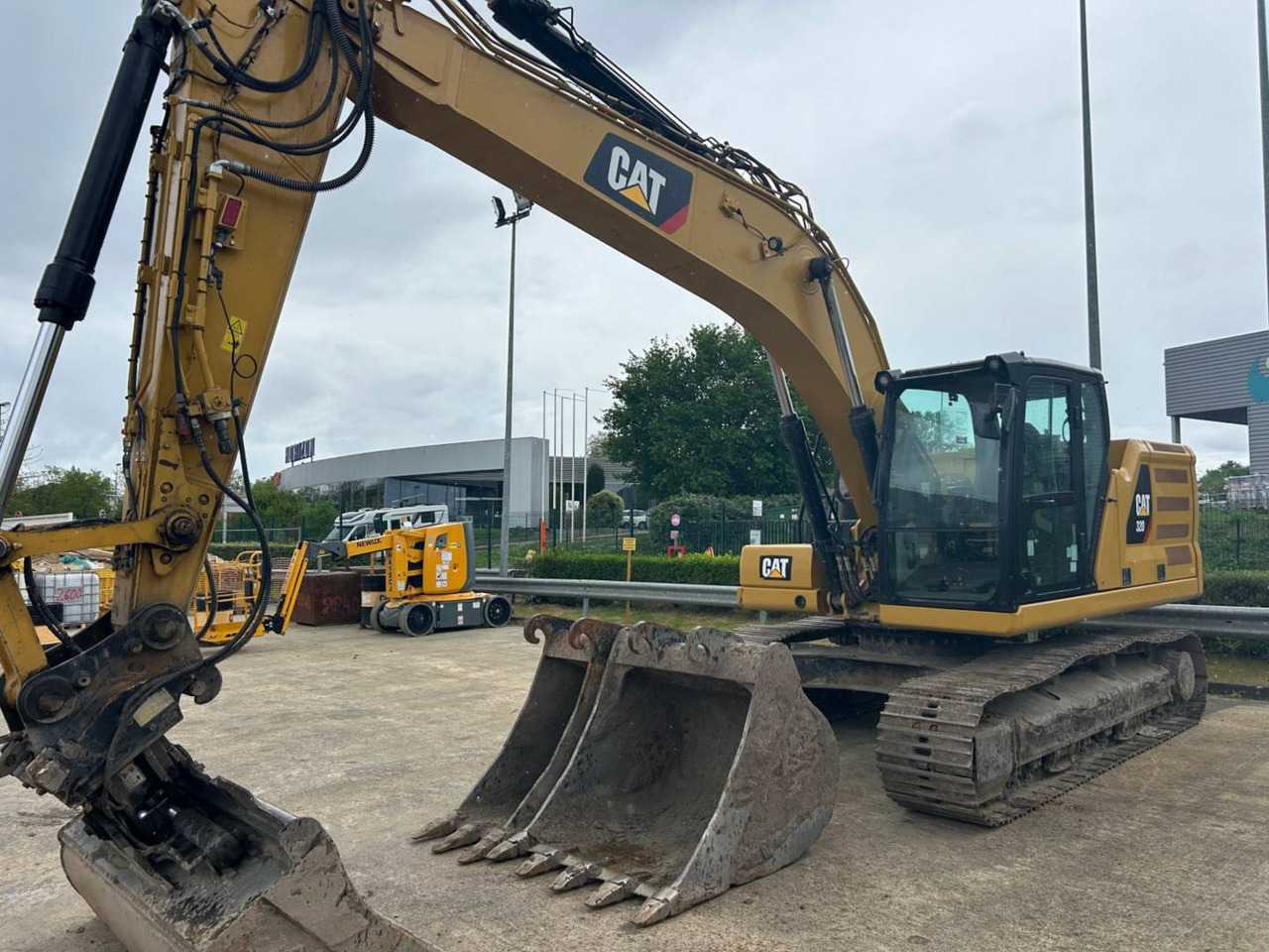 CAT 320 - Máy xúc bánh xích: hình 2 CAT 320 - Máy xúc bánh xích: hình 2