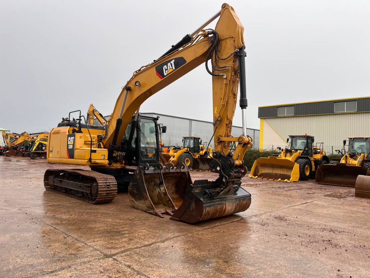 CAT 320F - Máy xúc bánh xích: hình 2 CAT 320F - Máy xúc bánh xích: hình 2