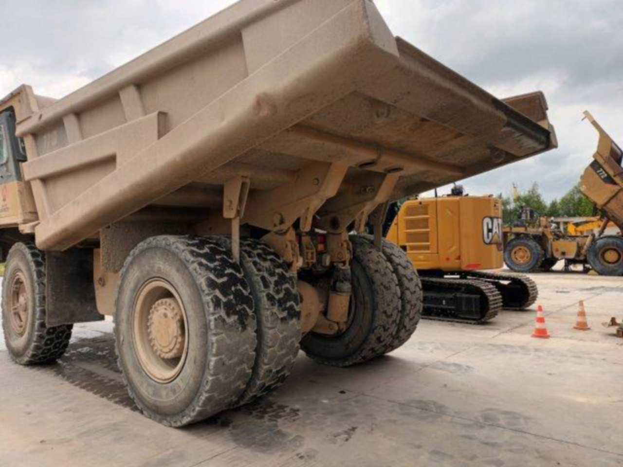 CAT 771D - Xe ben cứng/ Xe chở đá: hình 4 CAT 771D - Xe ben cứng/ Xe chở đá: hình 4