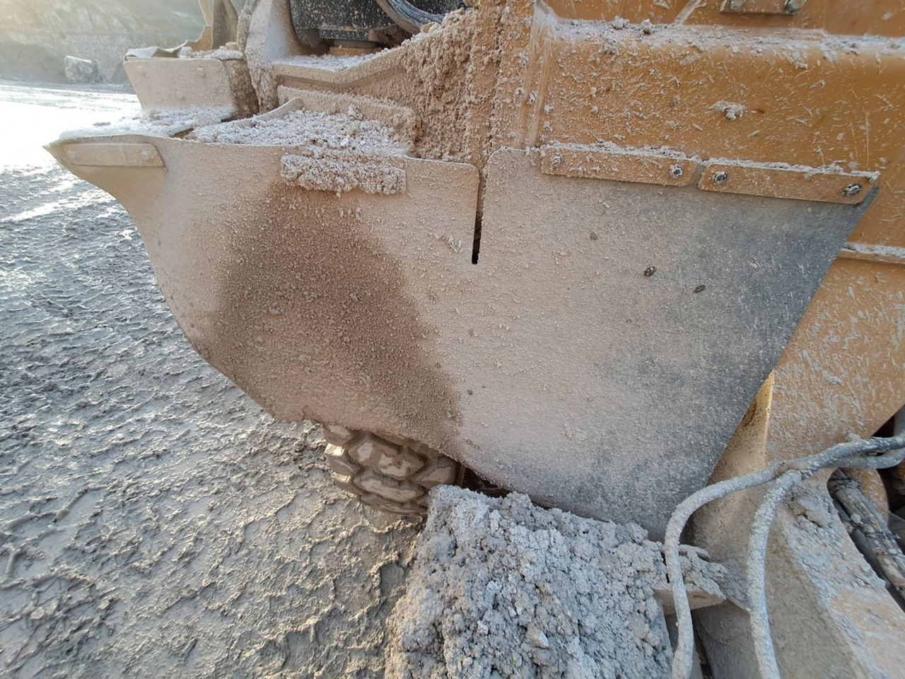 Xe ben cứng/ Xe chở đá CAT 777G: hình 23