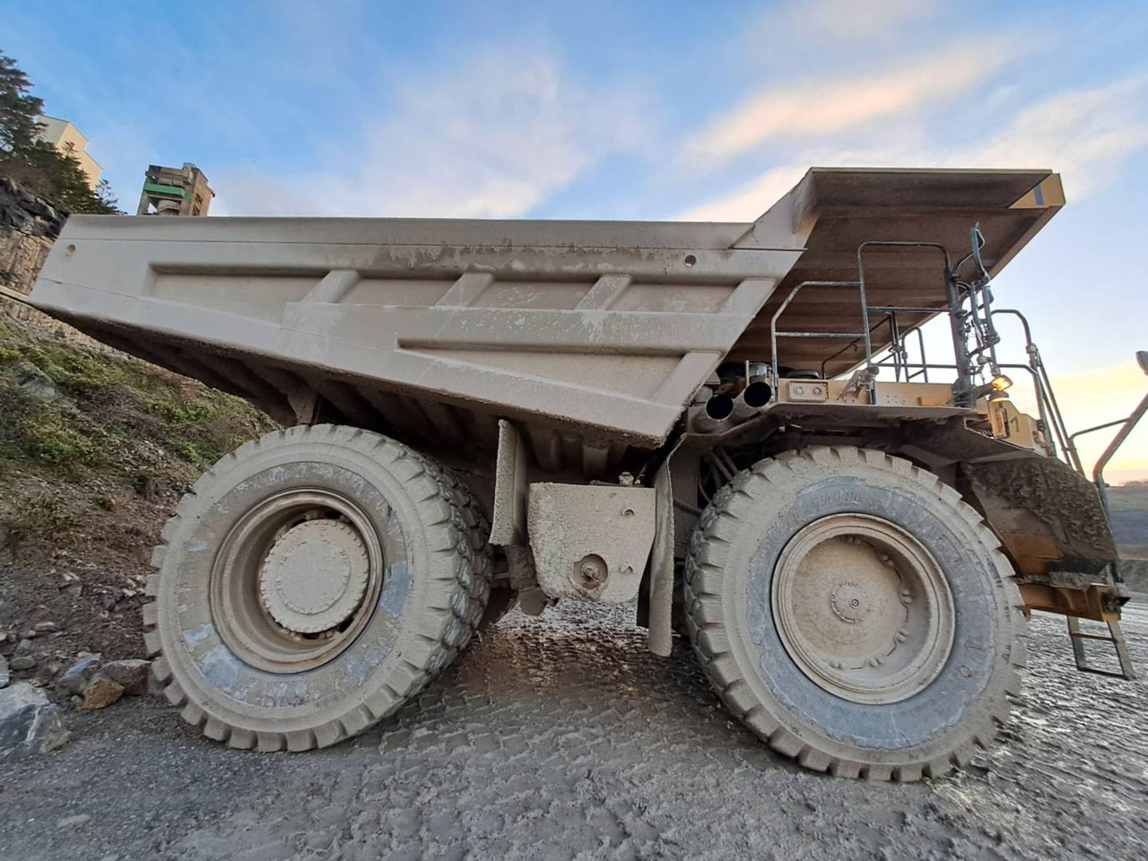 CAT 777G - Xe ben cứng/ Xe chở đá: hình 4 CAT 777G - Xe ben cứng/ Xe chở đá: hình 4